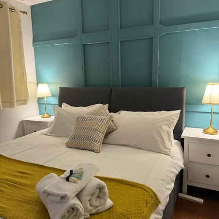 Apartment At The Coaches Bristol